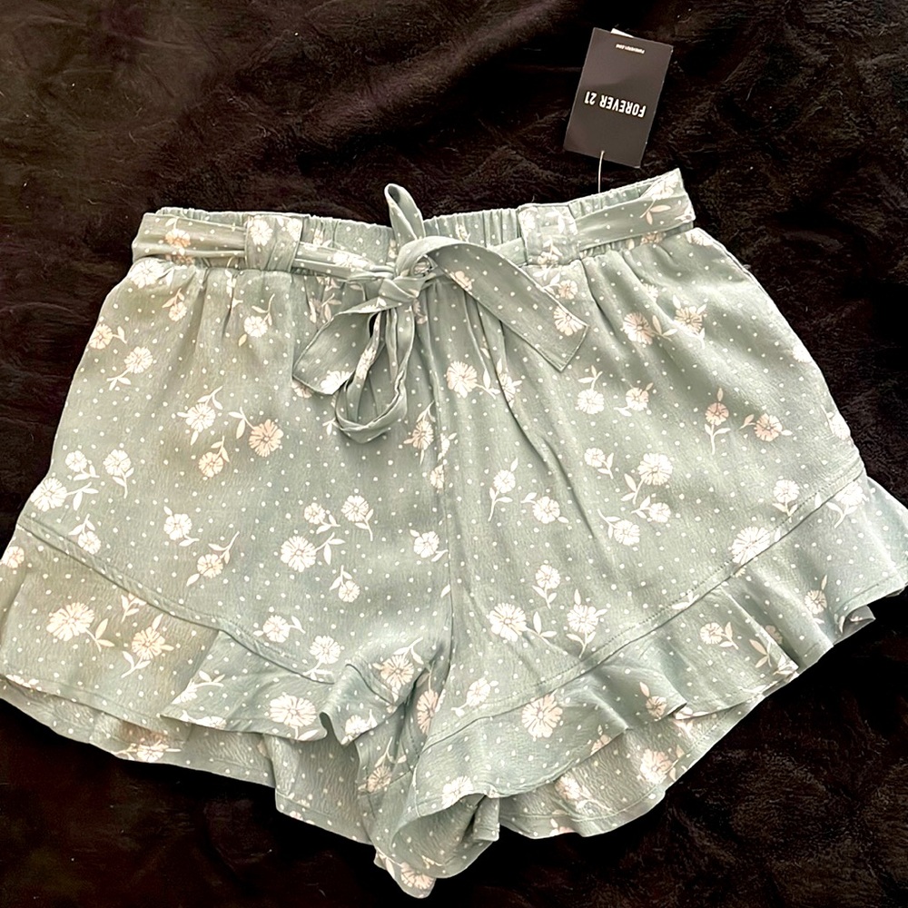 Very airy short woven shorts super cute for different occasions